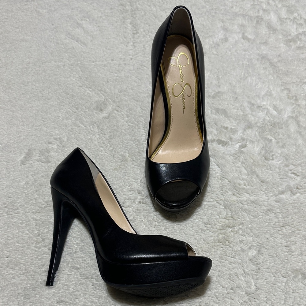 Jessica Simpson | size 6 | black pumps